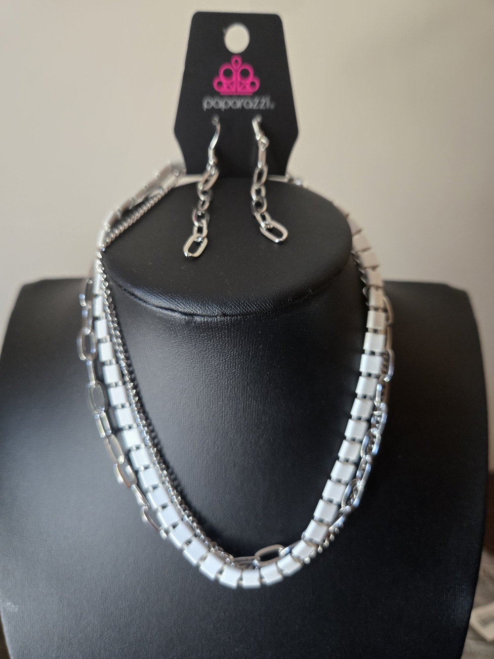 paparazzi White and Silver Multi-Strand Chain Necklace